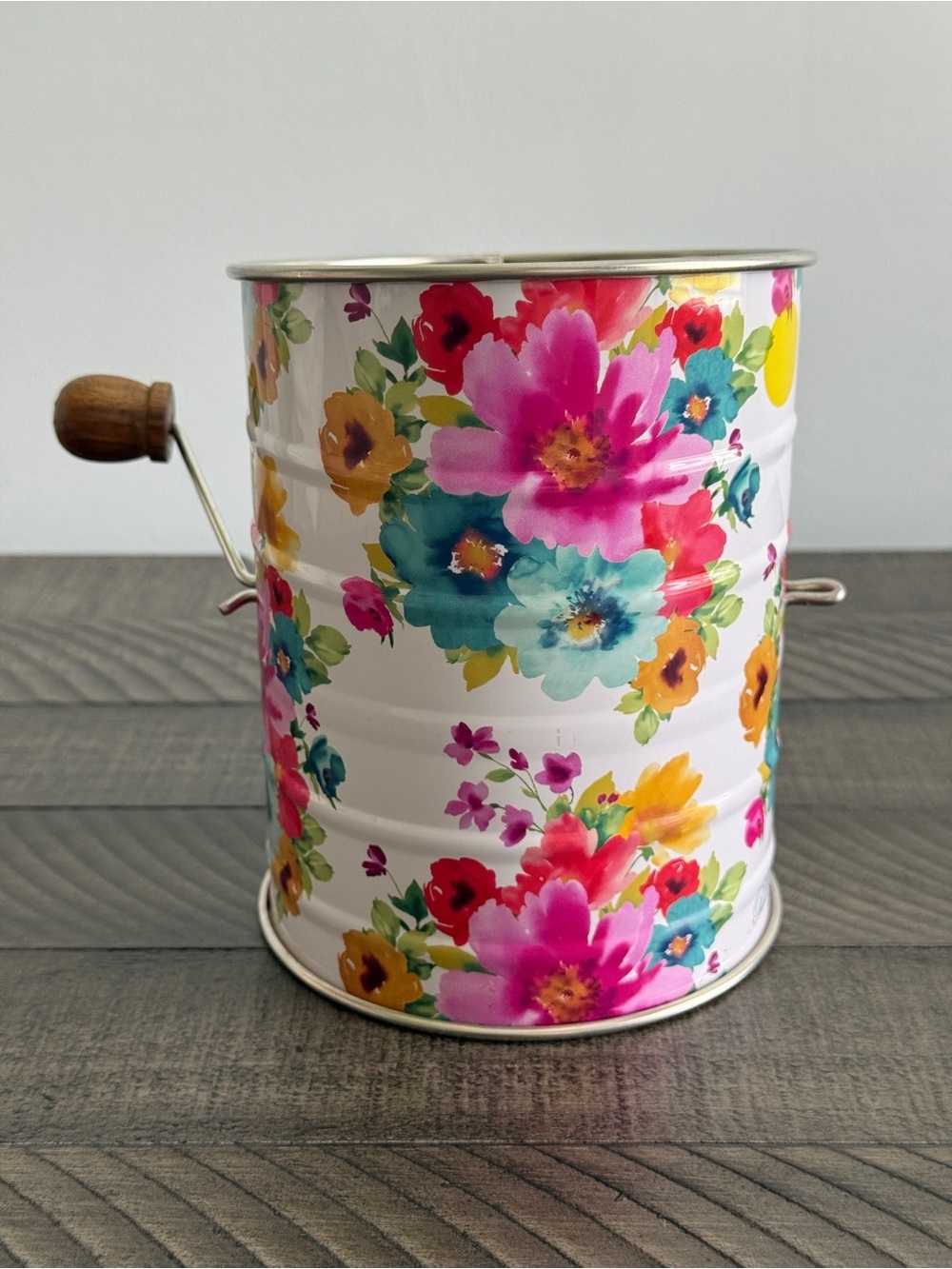 The Pioneer Woman Floral Breezy Blossom Flour Sifter 3 Cup Retired